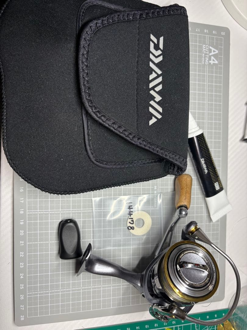 美品 DAIWA 12EXIST 2004H