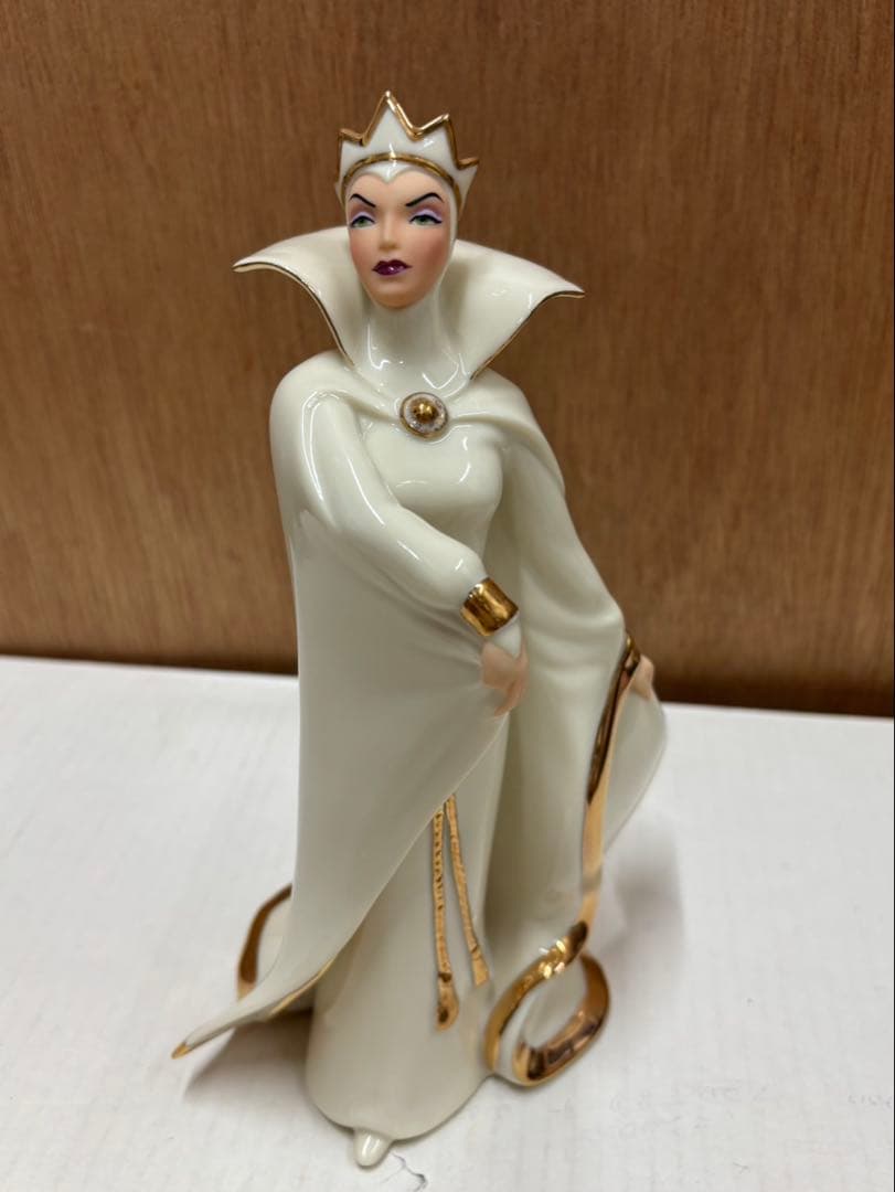 ディズニーレノックス 白雪姫 クイーン女王