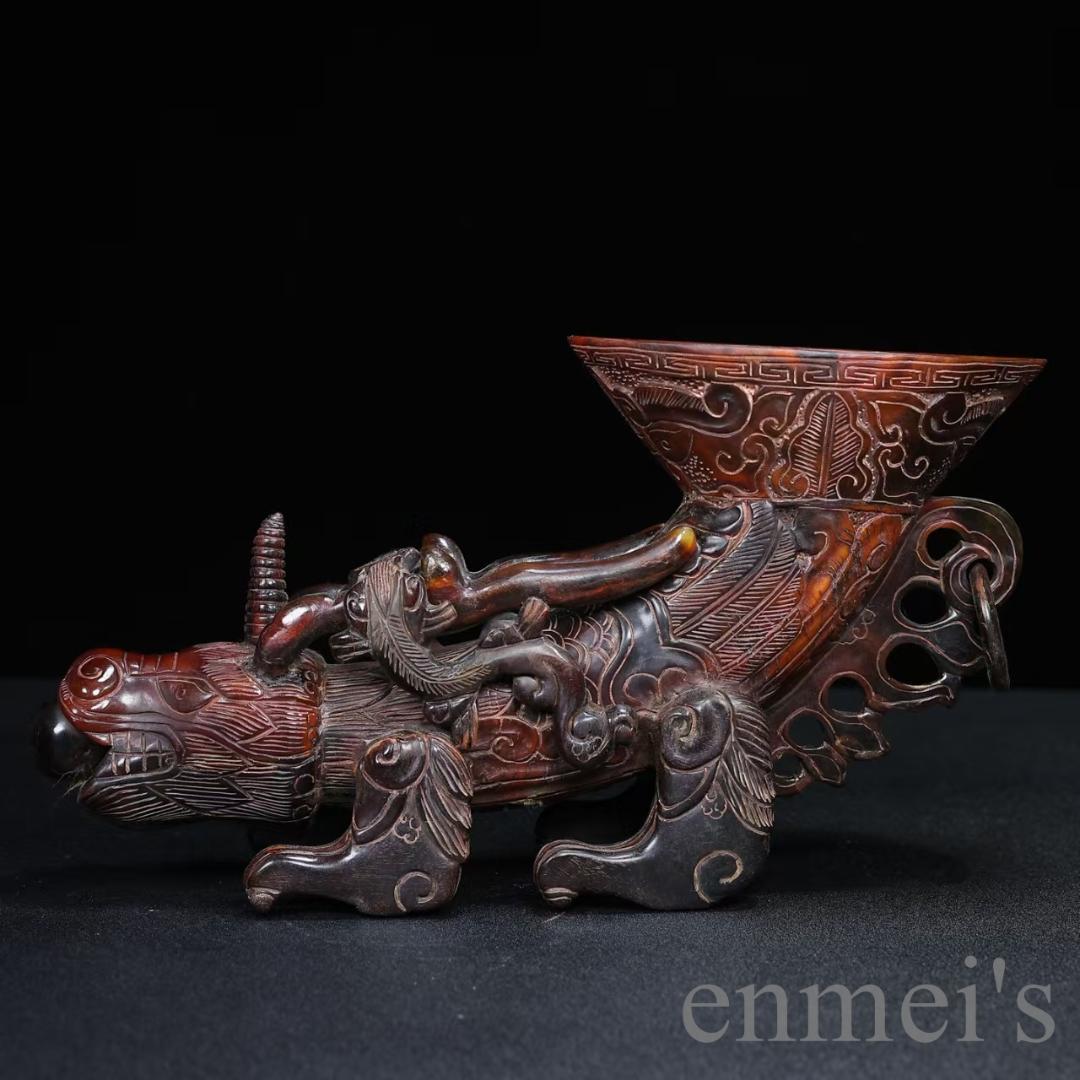 中国古美術『珍藏 牛角彫刻 瑞獣托杯 一対』対物 工芸美術 酒具 極細工 古玩